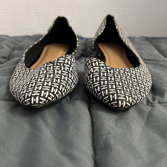 Gap Fabric Woman’s Flats - Picture 2 of 9